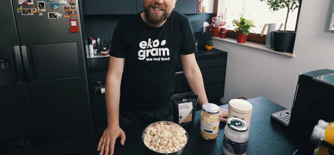 Jak przygotować wegański serowy popcorn?