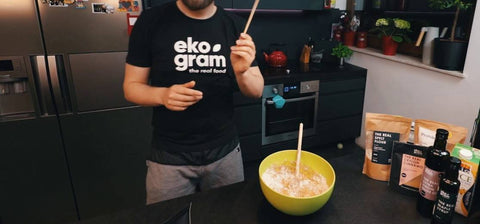 Wegański chleb bananowy - szybki przepis bez mąki pszennej i jajek