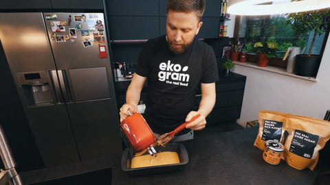 Wegańskie lody z masłem orzechowym i curry